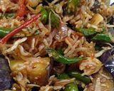 Foto langkah ke 4 dari resep Teri terong tumis pedas.