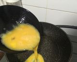 Foto langkah ke 2 dari resep Egg Fried Rice (+tips bikin nasi goreng enak).
