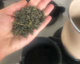 Foto del paso 2 de la receta: Día agotador? Dolor de cabeza? Té verde con cúrcuma y pimienta para recuperar fuerzas 💪💪