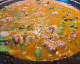 Foto del paso 8 de la receta: Arroz de conejo al horno con trompetas de la muerte🐇🍄