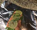 Foto del paso 3 de la receta: Salmón al horno con espárragos