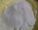 Foto langkah ke 2 dari resep Kue Semprit Bunga 1 Kg.
