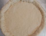Foto langkah ke 5 dari resep Pizza Homemade Stuffed Crust.