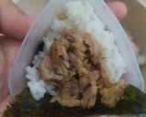 Foto langkah ke 6 dari resep Tuna onigiri.