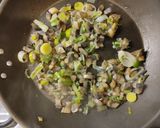 Foto del paso 5 de la receta: Verduras al horno con salsa de puerro y champiñones 🍄🟫