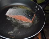 A picture of step 4 of Salmon fish with turmeric-ginger rice OR with Spinach puree.