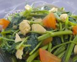 Foto langkah ke 3 dari resep Tumis kangkung ayam.