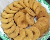 Foto langkah ke 8 dari resep Donat indomie ekonomis tanpa cetakan.