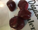 Une image de l'étape 1 de Salade de betteraves rouges marinées aux tomates et feta.