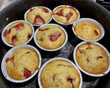Foto del passaggio 3 della ricetta Muffin alle fragole noci e carote