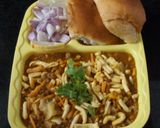પુણેરી મિસળ પાઉં રેસીપી સ્ટેપ1ફોટો
