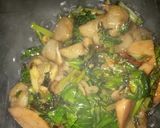 Foto langkah ke 5 dari resep Oseng Sawi Sosis Bakso.