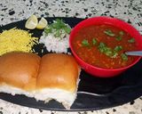 A picture of step 7 of Mumbai style Misal Pav.