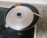 Foto del paso 3 de la receta: Sepia al ajillo tierno y perejil fresco