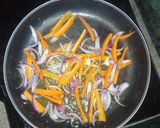 A picture of step 5 of Tricolour chicken stir fried noodles.