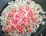 Foto del paso 4 de la receta: Guisantes con jamón y langostinos