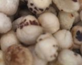A picture of step 2 of Makhana ladoo.