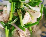 Hình bước làm 3 của món Canh Xương Heo Nấu Hành Lá