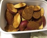 Une image de l'étape 3 de Pommes de terre roses grillées aux épices espagnoles.