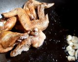 Hình bước làm 1 của món Cánh gà chiên nước mắm da giòn