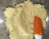 A picture of step 3 of Button cookies without oven.