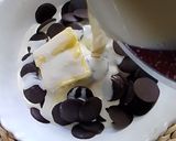 Gambar langkah 1 resipi Moist Chocolate Cupcake.