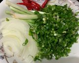 Hình bước làm 3 của món Phở tái nạm bò viên