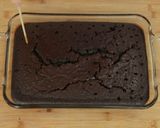 Foto langkah ke 6 dari resep Chocolate Milk Bath Cake Devina Hermawan.