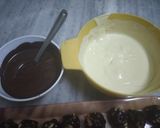 A picture of step 3 of Dry fruits chocolate.