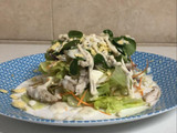 Ensalada variada y salsa César