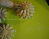 Deep Fried flower cookies (Daisy ّّFlower)   کوکی به شکل گل مینا recipe step 7 photo