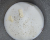 Foto del paso 4 de la receta: 🥓🧀🍄‍🟫 Polenta con panceta, champiñones y verdeo a la crema gratinada 🍄‍🟫🧀🥓