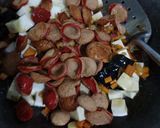 Foto langkah ke 5 dari resep Sambel goreng putih telur dan sosis.
