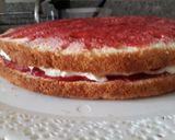 Foto del paso 7 de la receta: Bomba 💣 de frutilla 🍓dulce de leche y chantilly🤤👌🏻