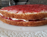 Foto del paso 7 de la receta: Bomba 💣 de frutilla 🍓dulce de leche y chantilly🤤👌🏻
