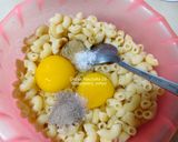 Foto langkah ke 2 dari resep Telur Dadar Makaroni Keju.