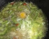 Gambar langkah 4 resipi Peria goreng telur.