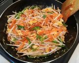 Foto langkah ke 4 dari resep Cah toge telur variasi paprika 🥗.