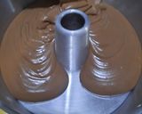 Foto langkah ke 4 dari resep Chiffon Chocolate Cake.