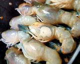 รูปขั้นตอนการทำที่ 3 ของ กุ้งผัดพริกขี้หนูสด