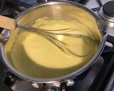 Une image de l'étape 1 de Noix de saint Jacques fraîches gratinées aux girolles sauce curry.