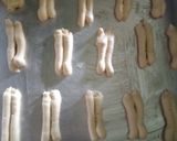 Foto langkah ke 3 dari resep Lidah kucing renyah simpel tanpa cetakan.