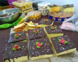 Foto langkah ke 6 dari resep Bolu kotak siram coklat.