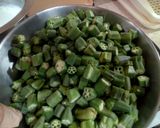 A picture of step 3 of Tawa Bhindi.