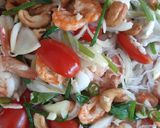 รูปขั้นตอนการทำที่ 3 ของ "ยำวุ้นเส้นทะเล" Spicy Seafood Glass Noodle Salad🦐🦑🌶🍅