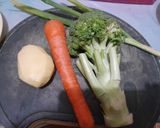 Foto langkah ke 1 dari resep Sup Brokoli Hangat.