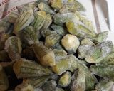 A picture of step 1 of Onion okra sautee.
