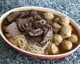 รูปขั้นตอนการทำที่ 5 ของ ก๋วยเตี๋ยวเนื้อและลิ้นตุ๋น