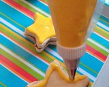 Foto del paso 6 de la receta: Alfajores de maizena navideñas con glasé 🌟