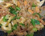 Foto langkah ke 2 dari resep Kwetiau Goreng Udang.